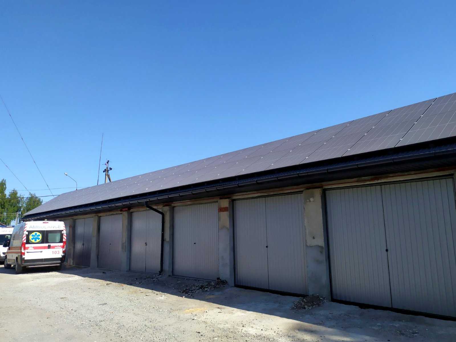 У Лановецькій міській лікарні запрацювала сонячна електростанція